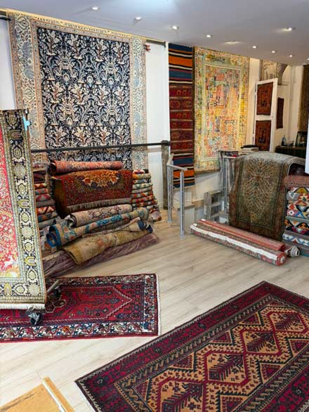 ATELIER EXPERTAPIS : Restauration, réparation et nettoyage de tapis d’Orient sur Paris (75) et dans toute la France. Restauration Artisanale à la Main : Réparation des franges de tapis. Réparation des lisières de tapis. Traitement des trames de tapis. Relainage de tapis. Raviement des couleurs de tapis. Traitement des mites de tapis. Dépoussiérage et dessablage de tapis. La Nettoyage artisanale à l’ancienne exclusivement à la main : lavage, nettoyage de tapis.  Intervention sur Paris (75) et dans toute la France. Atelier Expertapis