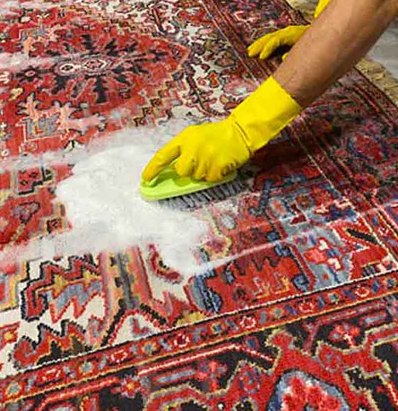 Nettoyage de tapis - ATELIER EXPERTAPIS sur Paris et les alentours : Dépoussiérage, déssablage, fixation des couleurs des tapis anciens, nettoyage artisanal de tapis à la main, désinfection naturelle, séchage contrôlé, Inspection finale .  Rénovation de tapis après les dégâts des animaux, mites ...   Intervention sur Paris (75) et dans toute la France. Atelier Expertapis