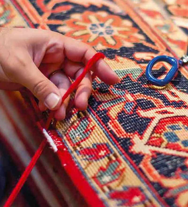 Restauration de tapis - ATELIER EXPERTAPIS sur Paris et dans toute la France : Réparation restauration de tapis et tapisserie : réparation des lisières, restauration des franges de tapis, traitement des trames, resserrage des nœuds de tapis, Relainage de tapiset reconstitution du velours, Création de teinte pour tapis, Ravivement des couleurs de vos tapis.  Intervention sur Paris (75) et dans toute la France. Atelier Expertapis