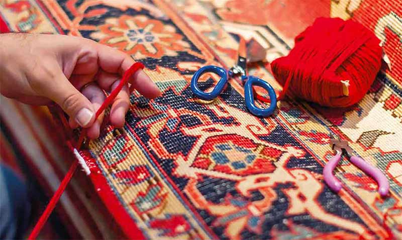 Restauration de tapis - ATELIER EXPERTAPIS sur Paris et dans toute la France : Réparation restauration de tapis et tapisserie : réparation des lisières, restauration des franges de tapis, traitement des trames, resserrage des nœuds de tapis, Relainage de tapiset reconstitution du velours, Création de teinte pour tapis, Ravivement des couleurs de vos tapis.  Intervention sur Paris (75) et dans toute la France. Atelier Expertapis