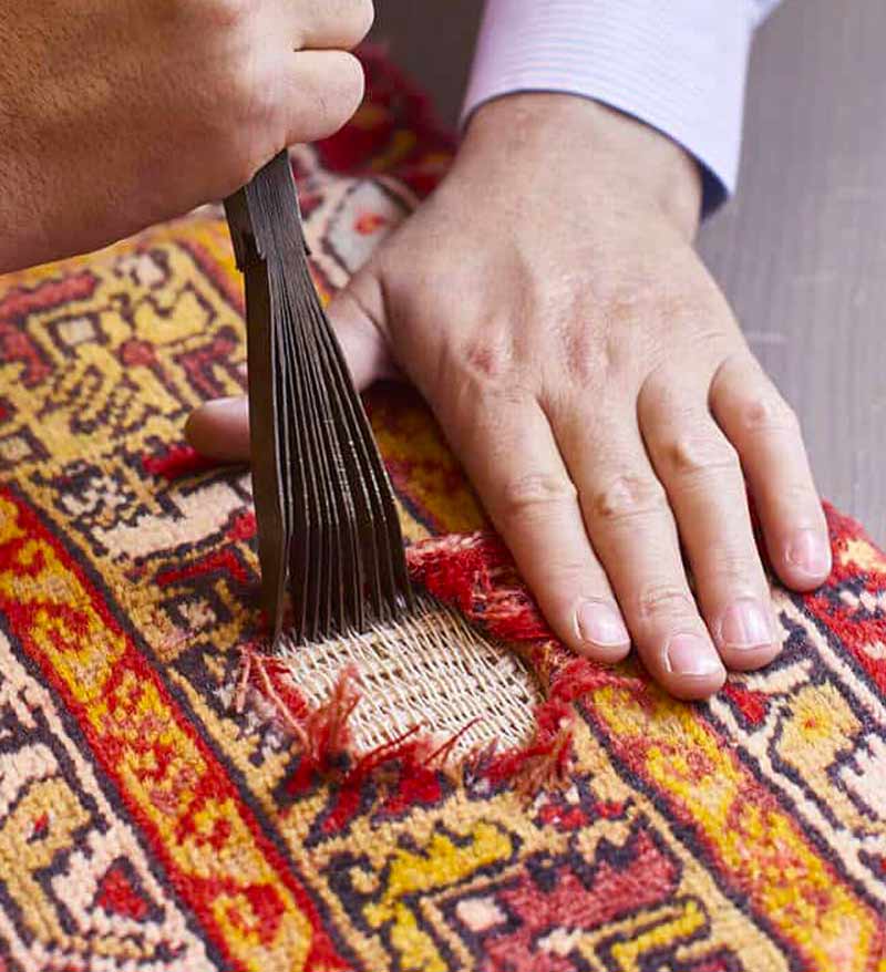 Restauration de tapis - ATELIER EXPERTAPIS sur Paris et dans toute la France : Réparation restauration de tapis et tapisserie : réparation des lisières, restauration des franges de tapis, traitement des trames, resserrage des nœuds de tapis, Relainage de tapiset reconstitution du velours, Création de teinte pour tapis, Ravivement des couleurs de vos tapis.  Intervention sur Paris (75) et dans toute la France. Atelier Expertapis